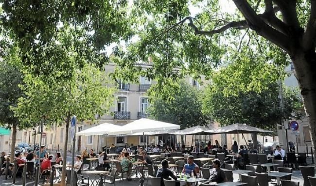 La Place Des Beaux-Arts : Un Air De Village Dans La Ville